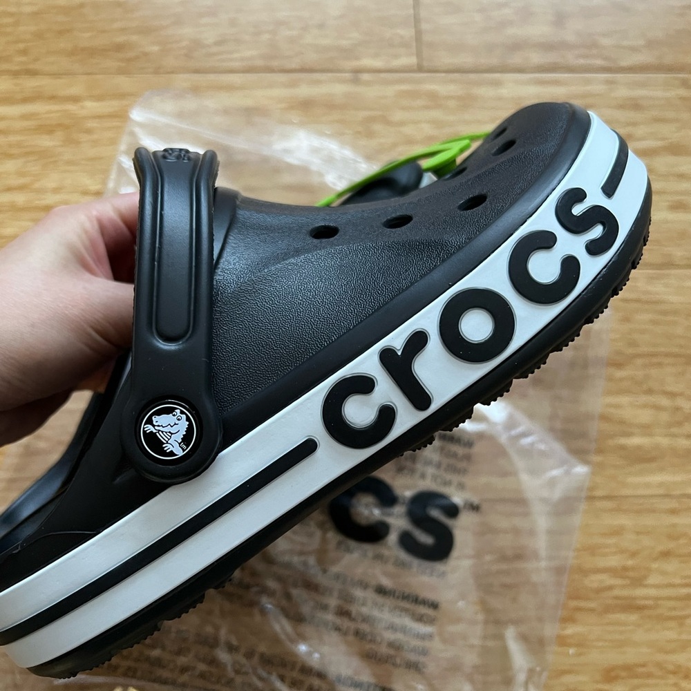 CROCS Classic Clog in Black - Picture 2 of 8